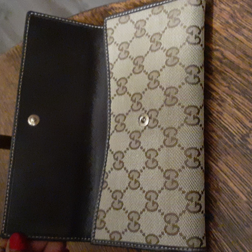 Gucci Authentic Euc Wallet Interlocking - image 6